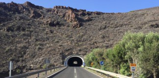 La Consejería de Obras Públicas, Transporte y Vivienda adjudica por 412.000 euros las obras para la iluminación del túnel de Playa Santiago, en La Gomera
