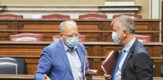 Curbelo pide unidad a los grupos parlamentarios para defender los intereses de los canarios en Madrid y Europa