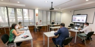 Gobierno de Canarias y cabildos pactan financiar test a los turistas y empezar en octubre