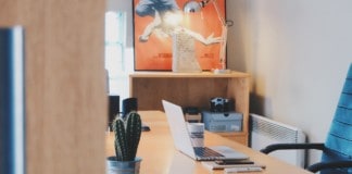 La importancia de las sillas de escritorio a la hora de estudiar cómodamente desde casa