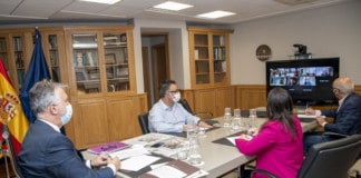 Acuerdo para que los turistas europeos puedan volver a Canarias y Baleares en corredores seguros