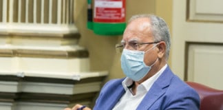 Curbelo traslada al pleno la implantación de los test de antígenos en la llegada de turistas