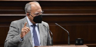 Curbelo apela al Estado para que valore el uso de los test de antígenos para el turismo en Canarias