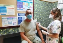 El Consejo General de Enfermería y Anenvac instan a la población en general y a los sanitarios en particular a vacunarse de la gripe