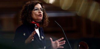 El Gobierno anuncia que bajará del 21% al 4% el IVA de las mascarillas de venta al público