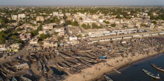Un migrante, en Arguineguín: «Atrás no hay nada: arriesgas la vida porque ya no hay nada que perder» Vista del puerto pesquero de Tefess, distrito de Mbour. De dónde sale la mayoría de los cayucos hacia Canarias. ©Sylvain Cherkaoui