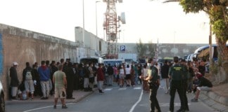 El presidente del Gobierno canario exige explicaciones a Interior tras dejar en la calle a cerca de 200 migrantes