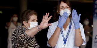 Doria Anatolia Ramos González, 84 años, recibe la primera vacuna de Canarias