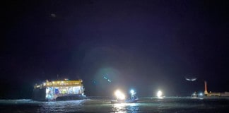 Un barco de Fred. Olsen encalla en el muelle de Agaete
