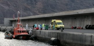 38 personas llegan en un cayuco a la costa de Valle Gran Rey