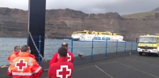 Tareas de rescate del buque encallado en Agaete (DIRECTO)