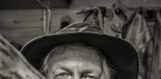 Jame Kline: música y escultor, la madera y la creatividad