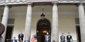 Rodríguez Zapatero es recibido en el Parlamento de Canarias