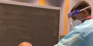 El presidente del Cabildo de Gran Canaria recibe la primera dosis de la vacuna AstraZeneca frente a la COVID-19