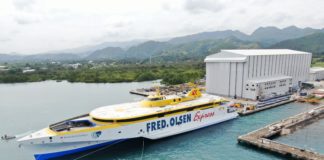 El nuevo trimarán de Fred. Olsen Express, ya a flote, llegará a Canarias este verano