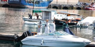 El operativo de búsqueda del padre y sus dos hijas en Tenerife localiza una silla de bebé flotando en el mar