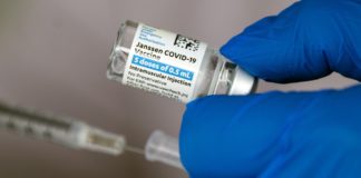 Janssen retrasa la distribución de su vacuna en la UE al detectarse seis casos de trombos