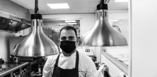 Miguel Navarro: el chef gomero que siempre lleva en la maleta almogrote y miel de palma