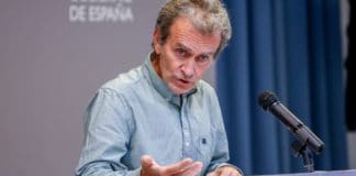 Fernando Simón cree que pronto se relajará el uso de mascarillas en exteriores