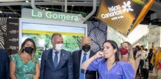 La consejera de Turismo de Canarias, Yaiza Castilla, lleva el silbo gomero a FITUR