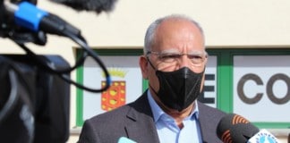 Curbelo tacha de “insostenible” el precio del combustible y pide la implicación del Estado