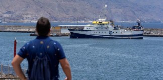 El buque oceanográfico Ángeles Alvariño halla dos botellas de buceo de Tomás Gimeno en el fondo del mar