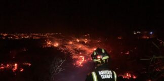 Los bomberos logran mantener el incendio de La Palma dentro de la “zona de control”
