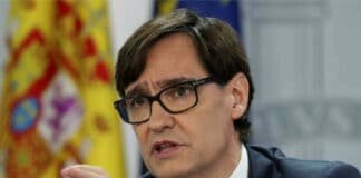 El ex ministro Salvador Illa finaliza sus vacaciones en La Gomera