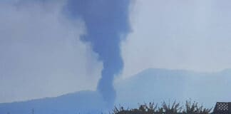 El volcán de La Palma se reactiva tras dos horas de calma