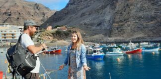 El reconocido periodista noruego Runar Halvorsen visita La Gomera en una acción promocional