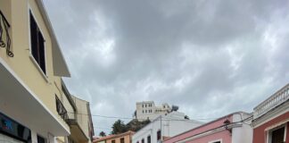 Vallehermoso acondiciona nuevas plazas de aparcamiento en el casc