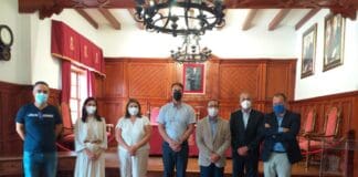 El Ayuntamiento capitalino y Cajasiete presentan un nuevo sistema de pago para las ayudas sociales