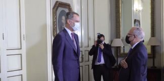 Curbelo: “La Medalla de Oro que recibe el Parlamento reafirma el compromiso con la sociedad canaria”