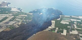 El frente de la colada que va al mar se encuentra a 200 metros del acantilado