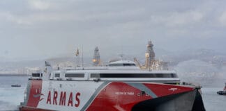 Grupo Armas Trasmediterránea incrementa en un 35% el número de pasajeros en el puente de la Constitución