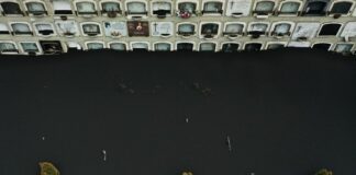 El cementerio arrasado por la lava este jueves albergaba restos de más de 3.000 difuntos y el único crematorio de La Palma