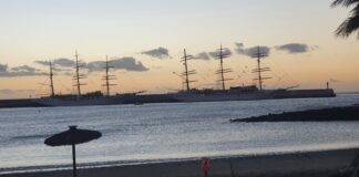 Dos ‘palacios flotantes’ coinciden este lunes en el puerto de San Sebastián