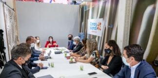 Canarias se posiciona ante el “proceso imparable” de la descarbonización de la economía turística