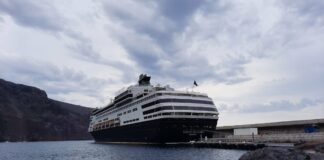 Confinan pasajeros de un crucero procedente del puerto de Valle Gran Rey en el puerto de Santa Cruz