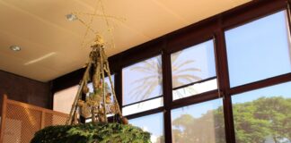El Cabildo inaugura su árbol de Navidad con referencias al Garajonay y la isla de La Palma