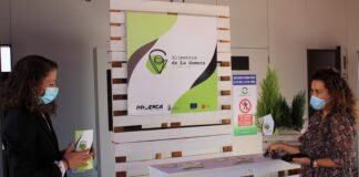 Alimentos de La Gomera apertura un stand informativo en la parada preferente del Puerto de San Sebastián