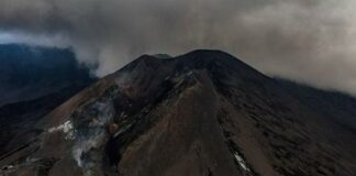 El volcán de La Palma mantiene la situación de los últimos días con emisiones esporádicas de gases