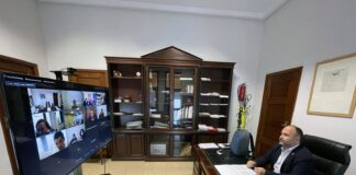 José Antonio Valbuena expone a los cabildos insulares la primera propuesta de reparto de los fondos de recuperación