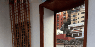 El ‘sello’ de unos sinvergüenzas ‘marcan’ la nueva plaza de San Sebastián