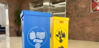 El Cabildo distribuye más de un centenar de contenedores de reciclaje en edificios públicos