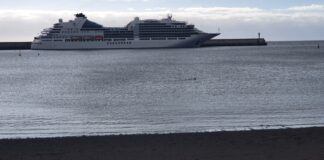 El buque de super lujo Seabourn Encore atraca este lunes en San Sebastián