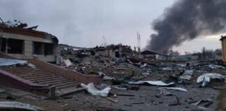 Rusia bombardea una base ucraniana a 25 km de Polonia y deja más de 30 muertos