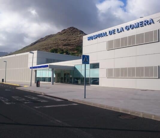 Uno de los heridos graves en el accidente de circulación de la guagua en La Gomera, trasladado a Tenerife