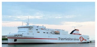 Transportes adjudica a Armas Trasmediterránea el contrato de la línea de servicio público Cádiz-Canarias