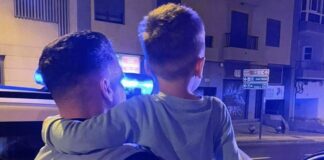 Un taxista encuentra a un niño de seis años deambulando solo y en pijama por una calle de Santa Cruz de Tenerife